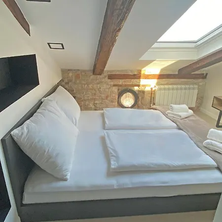 Castropola Views With Private Parking Apartment Exterior photo