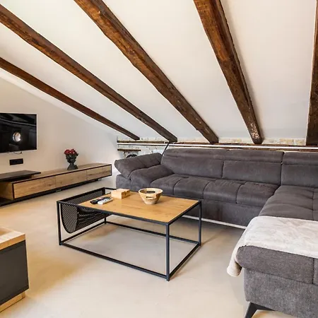 Castropola Views With Private Parking Apartment Exterior photo