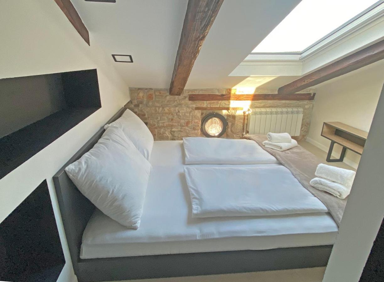 Castropola Views With Private Parking Apartment *