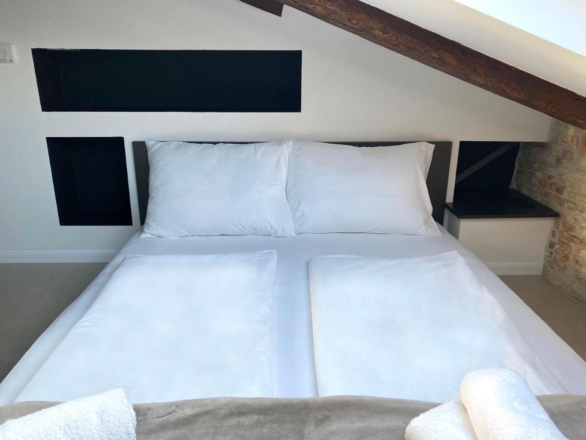 Castropola Views With Private Parking Apartment