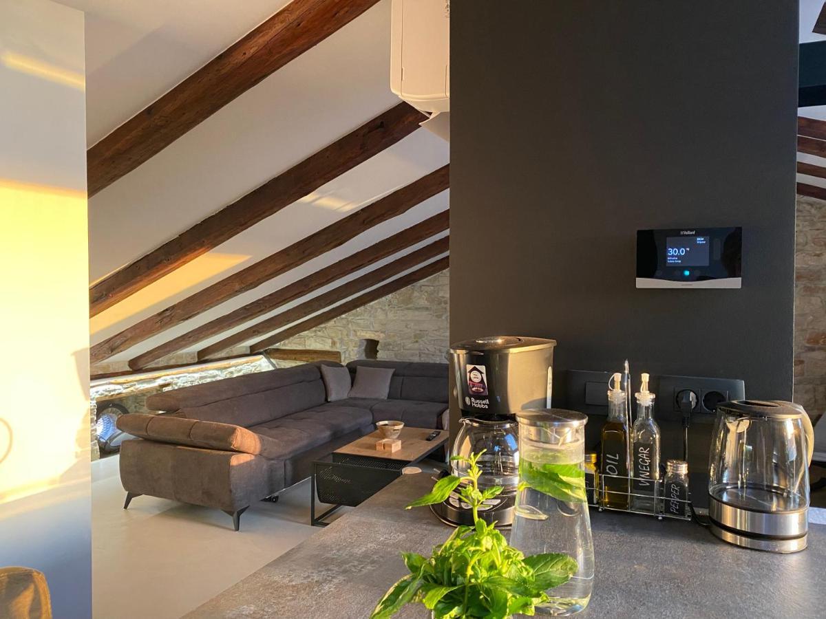 Castropola Views With Private Parking Apartment *