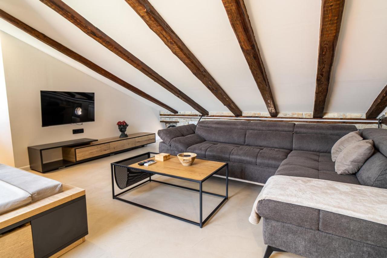 Apartment Castropola Views With Private Parking